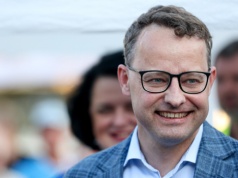 Marcin Romanowski ścigany ENA. W sieci aż huczy od komentarzy