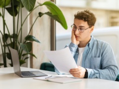 Kolejny miesiąc spadków na rynku pracy. Czy to już dno?
