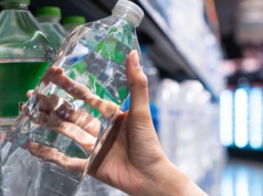 Toksyczny arsen w wodach z supermarketu. Wykryto wysoki poziom