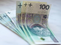 Kowalski to finansowy hipokryta. Płaci za marzenia, tonie w rachunkach