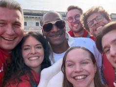 Polska maskotka trafiła w ręce słynnego rapera. Znamy szczegóły. "Nie chciał nas wypuścić"