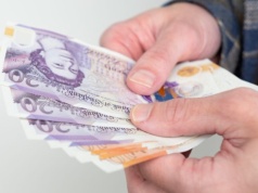 Dodatkowe pieniądze dla ponad 150 tys. osób