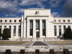 Fed ostrzega: tempo spadku inflacji może zwolnić