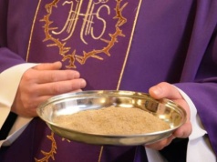 Abp Wojda: Liturgia Środy Popielcowej prowadzi nas w samo serce tajemnicy ludzkiego życia