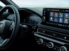 Takiego zainteresowania nie było od lat. Hybryda 2.0 za 132 tys. zł i normalne pokrętła przyciągają Polaków jak magnes