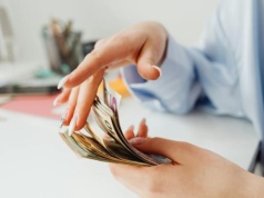 Ile zarabia specjalista ds. administracji? Nowy raport z rynku pracy