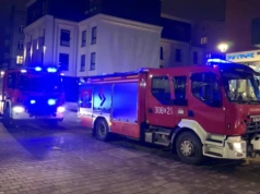 Silny zapach chemikaliów w bloku. Nocna ewakuacja kilkudziesięciu lokatorów