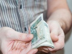 Polka pobiera emeryturę z Irlandii. Skarbówka zażądała podatku