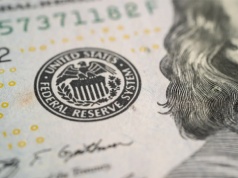 Dolar mocniejszy po „minutkach” FOMC. Obniżka stóp procentowych w marcu wykluczona?