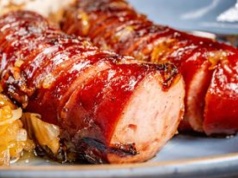 Kiełbasę na patelni piekę tylko tak. Ma chrupiącą, złotą skórkę i obłędnie soczyste wnętrze