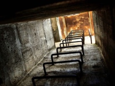 „W zeszłym roku zakupy, a w tym inwestycje”. Wiceszef MSWiA o budowie schronów