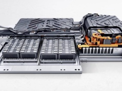 Mercedes rozpoczął wymianę baterii w EQA i EQB w Niemczech. Ryzyko pożaru