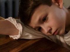 Znowu słyszysz: "Nudzi mi się" z ust dziecka? 5 fraz, które zmienią jego (i twoje) podejście