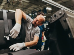 Adient podnosi pensje. Setki pracowników z podwyżkami