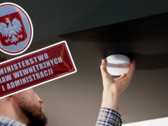Darmowe czujki dymu w sieci kłamstw. MSWiA dementuje plotki