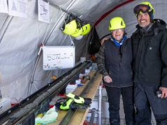 228 metrów historii. Naukowcy przebili lód i cofają się w czasie