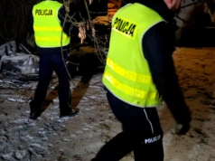 O krok od tragedii koło Ciechanowa. Mężczyzna leżał w rowie, uratowali go policjanci