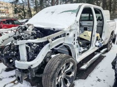 Żary. Dziupla rozbita przez policję. Luksusowe Audi i Dodge rozebrane na części