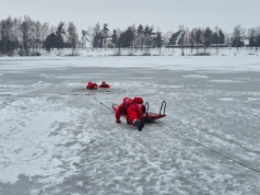 Strażacy z Bielska-Białej trenowali ratownictwo na lodzie w Kaniowie
