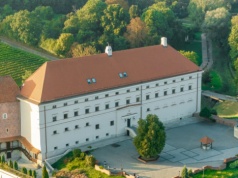 Zamek w Sandomierzu przeszedł renowację. Wygląda spektakularnie i powalczy o nagrodę