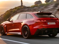 Audi RS 5 otwiera nowy rozdział. 639 KM, wtyczka i jazda bokiem