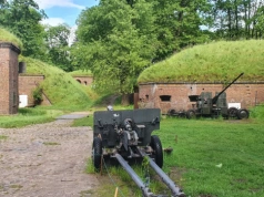 Wojsko Polskie blokuje pojazdy. Chcesz wjechać na bazę chińskim autem? Już nie ma takiej możliwości