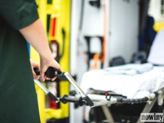 Zauważyli go na chodniku. Policjantka po służbie i jej 10-letni syn ruszyli z pomocą