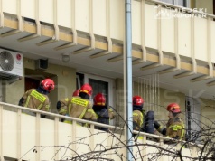 Akcja służb na Senatorskiej. “Wyczuwalny zapach gazu”
