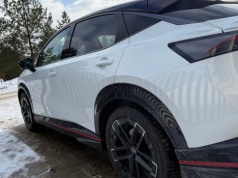 Potaniał o 50 tys. zł, choć do Polski trafiło tylko 40 sztuk. Miejsca na nogi jest tu jak w Skodzie Superb