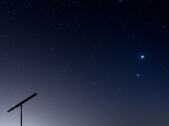 Saturn i Neptun w rzadkiej koniunkcji. Gdzie i kiedy patrzeć na niebo?