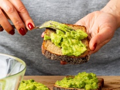 Obfituje w kwasy omega, potas i magnez. Jedz często, a pomoże też schudnąć