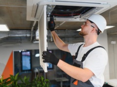 Płaca minimalna w Wielkiej Brytanii: czy stawki pracowników zostaną zrównane?