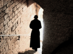 „Gdy miałam osiem lat, doświadczyłam przemocy seksualnej ze strony księdza”