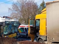 Auta zderzały się jedno po drugim. Karambol w Bełchatowie