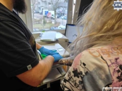 Kradzieże w sklepach i narkotyki. 27-latka z Jastrzębia-Zdroju z zarzutami