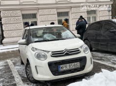 Awantura w Śródmieściu. Agresywny aktywista rowerowy wybił szybę w aucie 78-latka