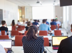 Studenci będą pracować do 70. roku życia? Lata nauki nie wliczą się do emerytury