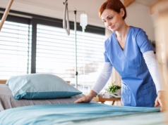 Płace salowych i sanitariuszy pójdą w górę. Tyle wyniosą podwyżki