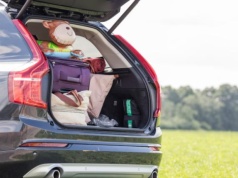 Elektryczne auto rodzinne w Polsce (2026) – Czy zasięg w końcu przegrywa z praktycznością?