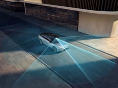 XPENG odrzuca szum wizualny. Autonomiczna jazda 3,7x szybsza, a w fabrykach pracują już roboty IRON