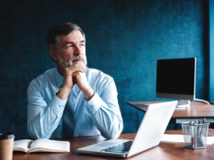 Menedżerowie nie widzą efektów AI, ale planują zwolnienia