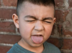 W przedszkolu panie nie mogą się go nachwalić. W domu syn testuje granice mojej cierpliwości