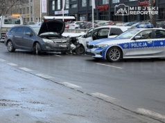 Czołowe zderzenie w Wawrze. Kierowca z Toyoty w szpitalu
