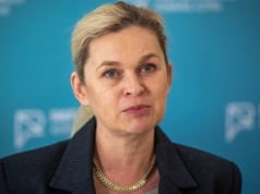 Nowacka dalej walczy z religią w szkole. Nie będzie rekompensat za drugą lekcję w tygodniu