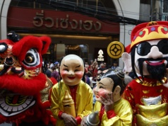 Niezwykła interwencja podczas noworocznej parady. Policjanci przebrali się za lwy