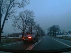 Stop agresji drogowej – nagranie świadka wyeliminowało z drogi niebezpieczną kierującą