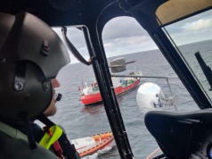 Poderwano śmigłowiec marynarki wojennej. Ewakuacja na Bałtyku