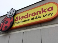 Samowolka Biedronki ws. kaucji. Przyjmuje tylko „swoje” butelki