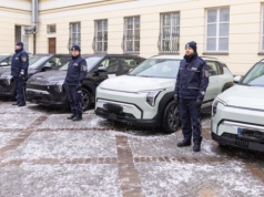Nowe nieoznakowane radiowozy. Nigdy byś nie zgadł, że to "tajniacy", gdyby nie pewien detal