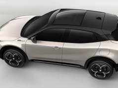 Hybrydowa Alfa Romeo Junior w topowej wersji, z wyposażeniem dodatkowym za ponad 20 tys. zł. Ile kosztuje?